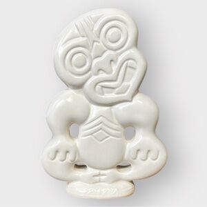 STUDIO CERAMICS White Maori Hei-Tiki 7" Statue Figurine Kiwiana New Zealand